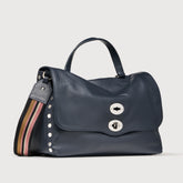 POSTINA® M IN PELLE MARTELLATA DARK NAVY - Borse iconiche | Zanellato